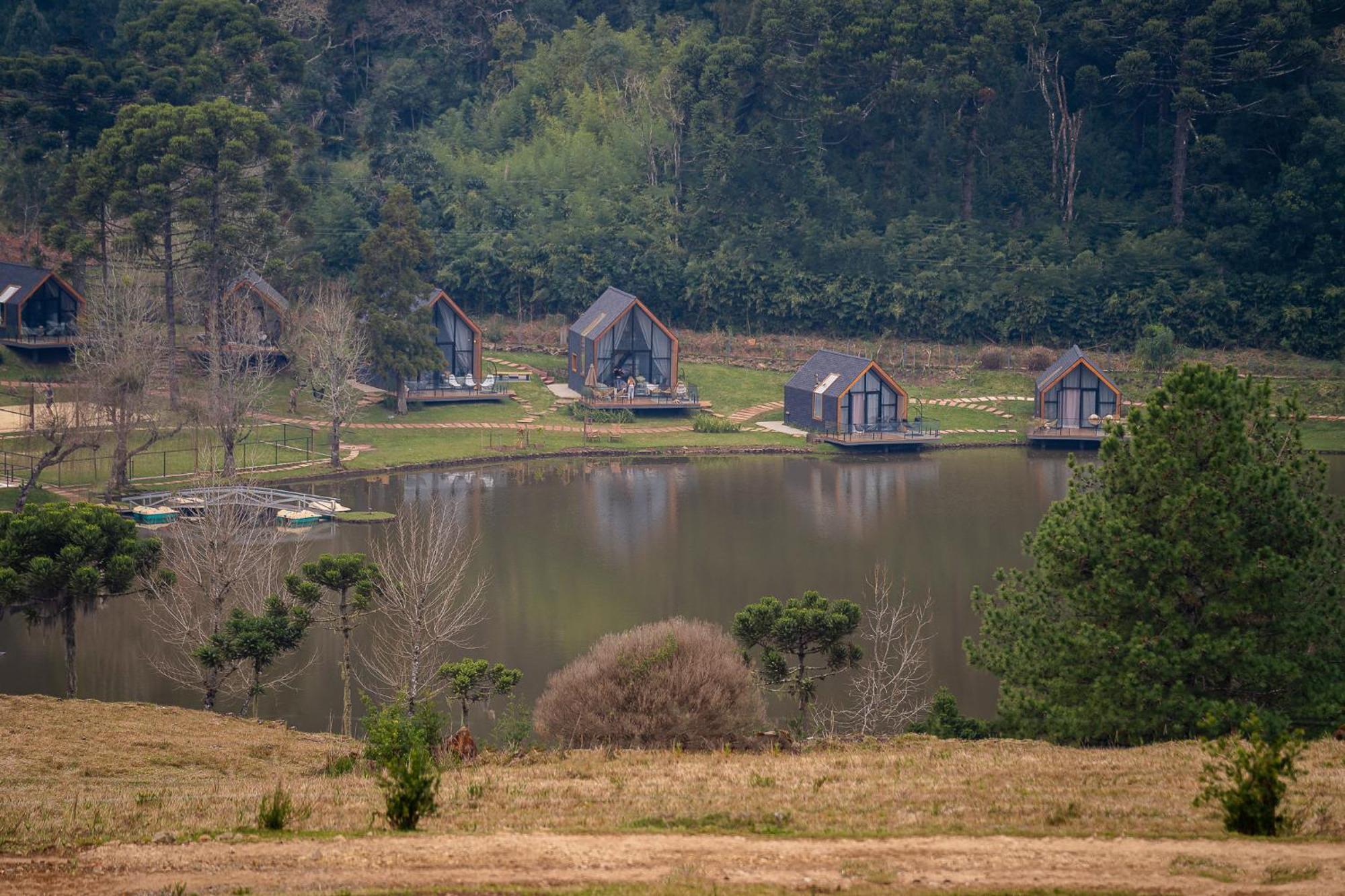 Celeiro Village